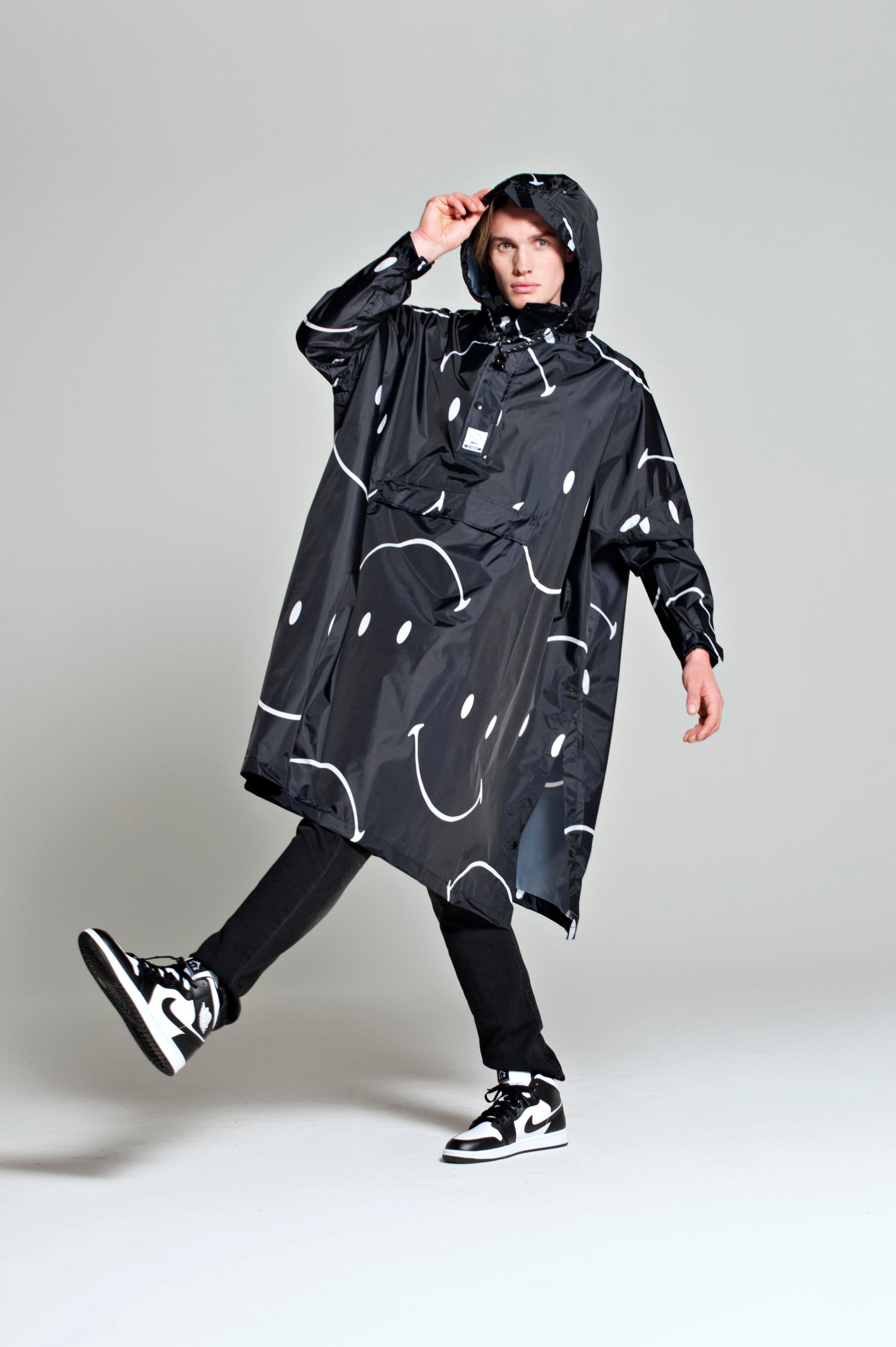 【美品】 ＜TO&FRO＞RAIN PONCHO（おまけ付き） RAIN PONCHO レイン ポンチョ – TO&FRO 軽さをもってでかけよう。